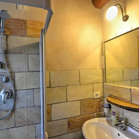 Zona Artigianale Callarella Sleeps 4 Pool * Sarnano