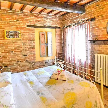 Zona Artigianale Callarella Sleeps 4 Pool Sarnano