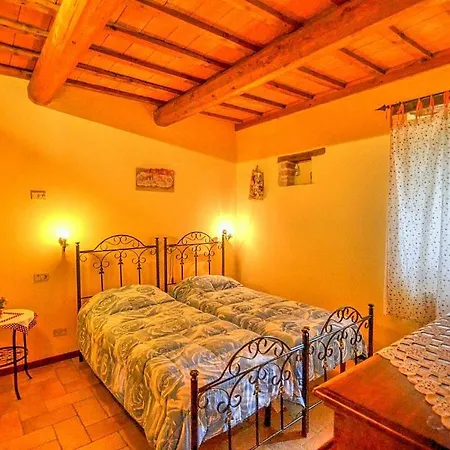 Willa Zona Artigianale Callarella Sleeps 4 Pool Sarnano